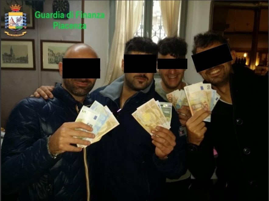 I delinquenti che occupavano la Caserma Levante di Piacenza non disonorano l’Arma dei Carabinieri, perché sono solamente criminali travestiti