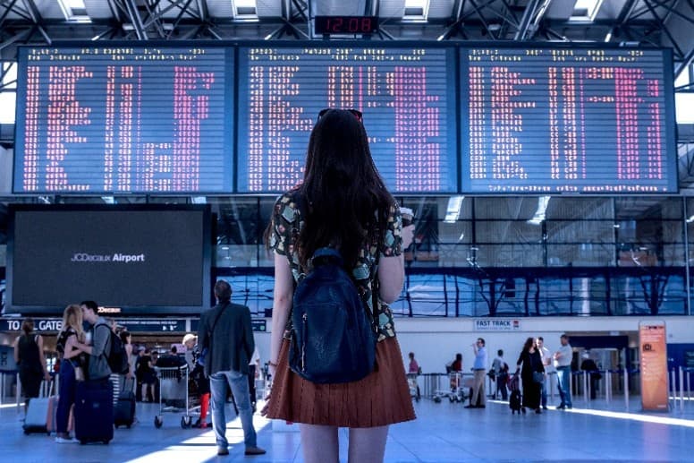 I finti pacchetti last minute sono perfetti per pressare le vittime di travel scam.